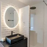 Bright Beachside Flat With Terrace By Hostwise *