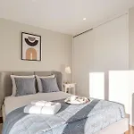 Bright Beachside Flat With Terrace By Hostwise 아파트 *