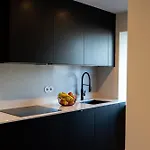 아파트 Bright Beachside Flat With Terrace By Hostwise