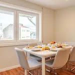 Bright Beachside Flat With Terrace By Hostwise 아파트