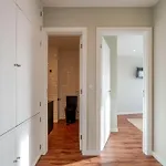 아파트 Bright Beachside Flat With Terrace By Hostwise