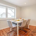 Bright Beachside Flat With Terrace By Hostwise Apartament *