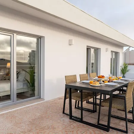 Bright Beachside Flat With Terrace By Hostwise Matosinhos (Porto)