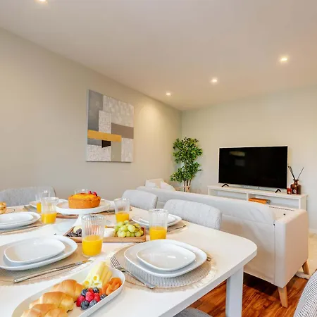 Bright Beachside Flat With Terrace By Hostwise Apartament Matosinhos (Porto)