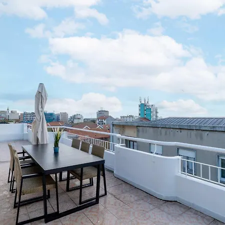 Bright Beachside Flat With Terrace By Hostwise Apartament