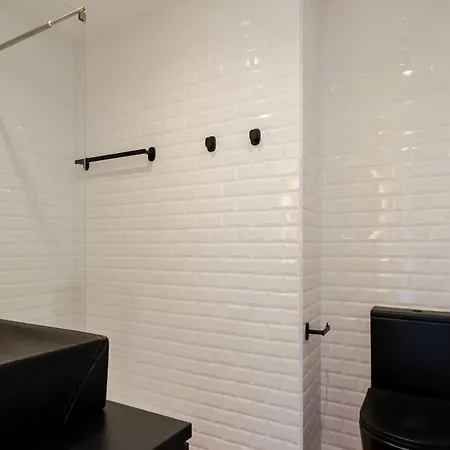 Bright Beachside Flat With Terrace By Hostwise Matosinhos (Porto)