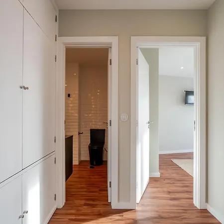 Apartament Bright Beachside Flat With Terrace By Hostwise