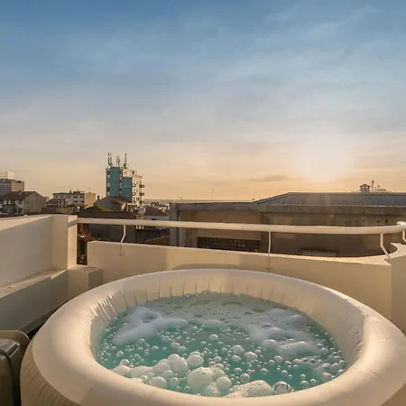 Bright Beachside Flat With Terrace By Hostwise 아파트