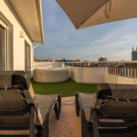 Bright Beachside Flat With Terrace By Hostwise Matosinhos (Porto)