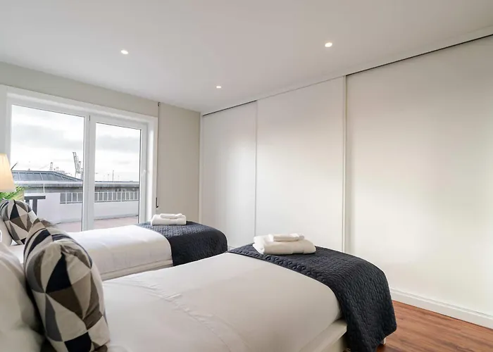 Bright Beachside Flat With Terrace By Hostwise 아파트 마토지뉴스