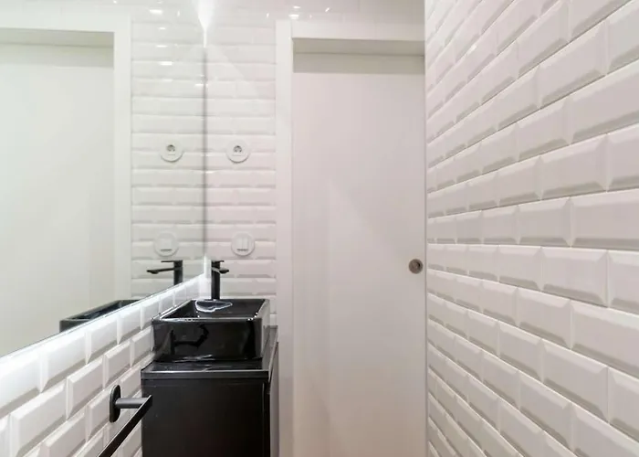 Bright Beachside Flat With Terrace By Hostwise * 마토지뉴스