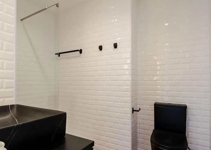 Bright Beachside Flat With Terrace By Hostwise 마토지뉴스