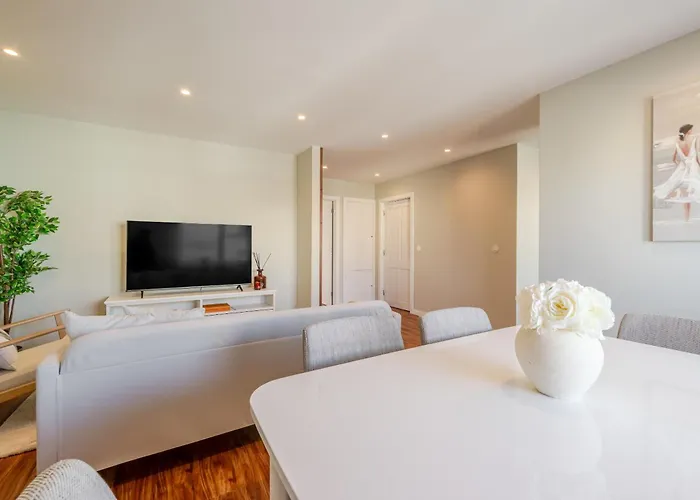 Bright Beachside Flat With Terrace By Hostwise 아파트 *