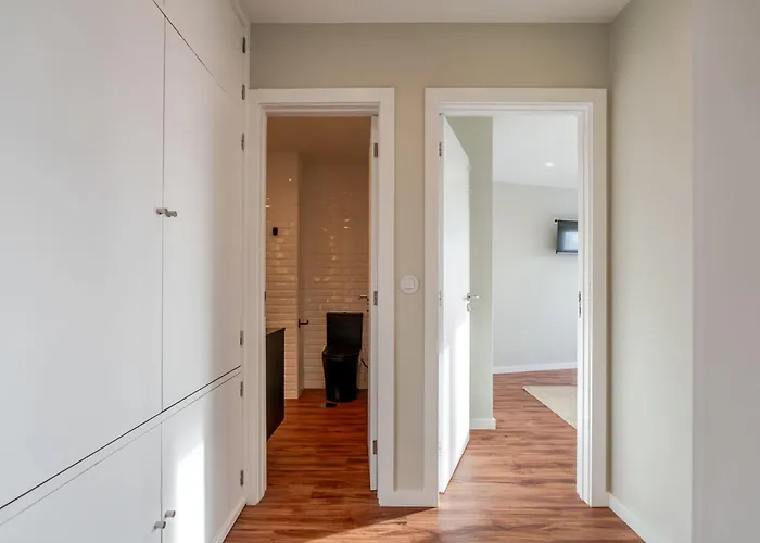 아파트 Bright Beachside Flat With Terrace By Hostwise