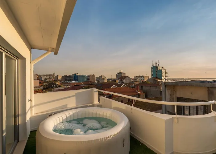 Bright Beachside Flat With Terrace By Hostwise 아파트 *