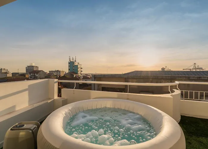 Bright Beachside Flat With Terrace By Hostwise 아파트