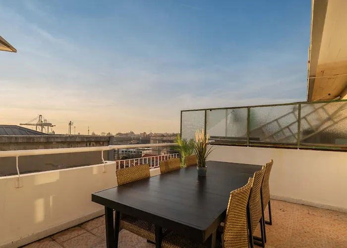 Bright Beachside Flat With Terrace By Hostwise 아파트 *